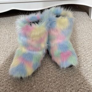 Brand New Girls Colorful Furry Kids Boots. Size 1